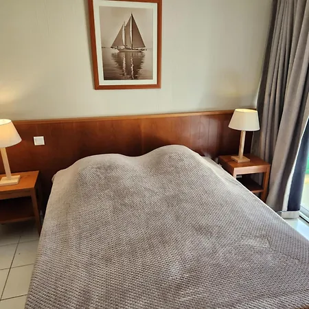 Les Grands Pins アパート *